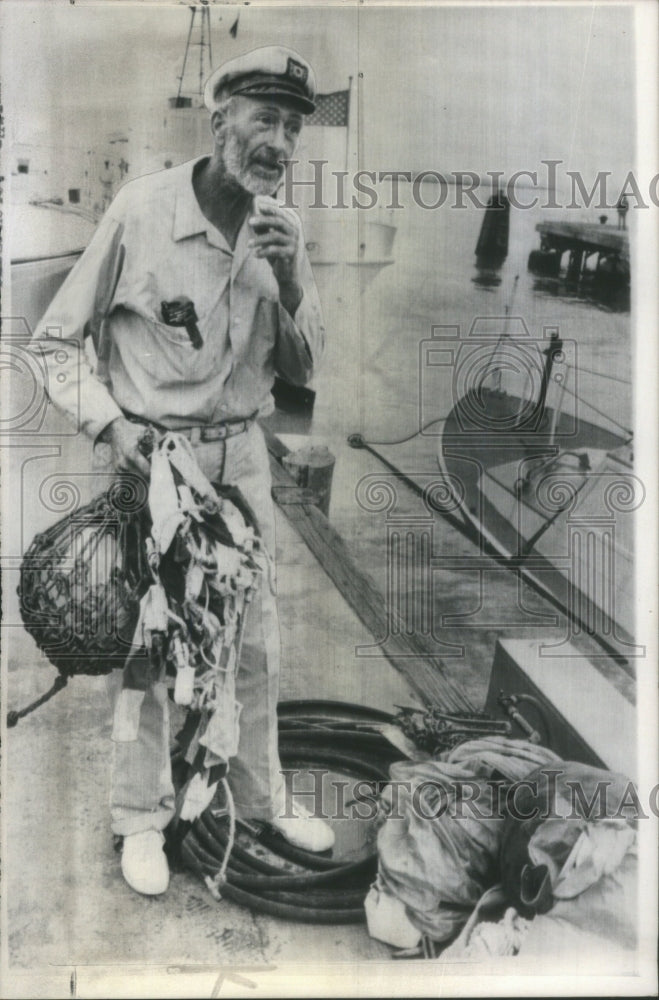 1965 Press Photo Shipwrecked Hass William Cuba Sailing - Historic Images