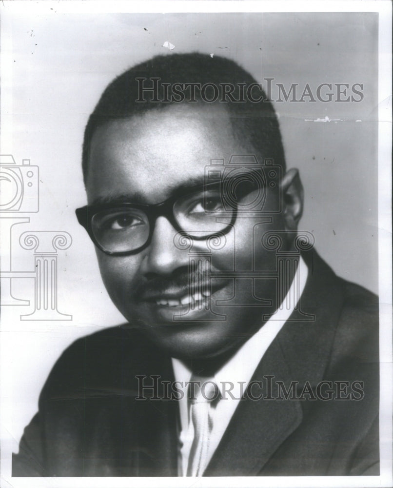 1970 Press Photo Edward Smith Singer Entertainer Pose - RRU78227 - Historic Images