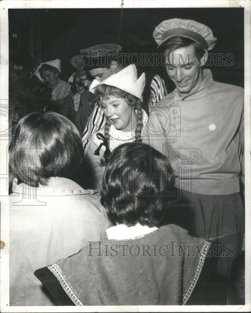 1966 Press Photo Wallace Smith Hans Brinker Admirer - Historic Images