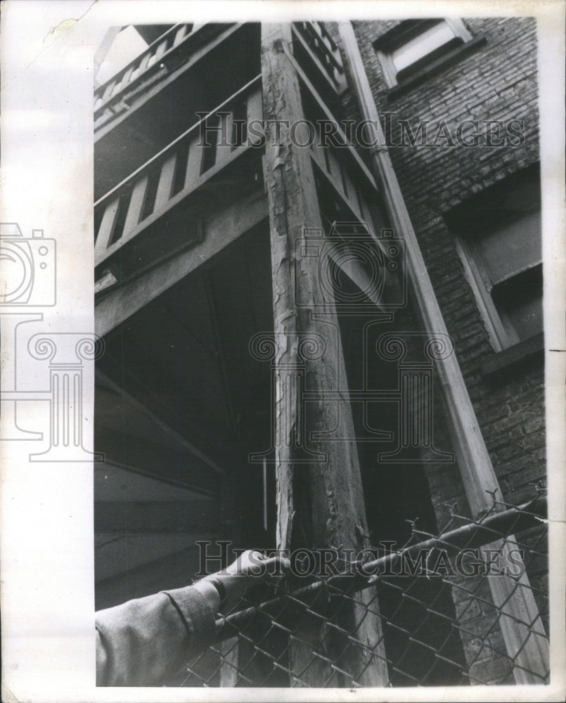 1968 Press Photo Beam Pull Rear Stairway Rotted - RRU78357 - Historic Images