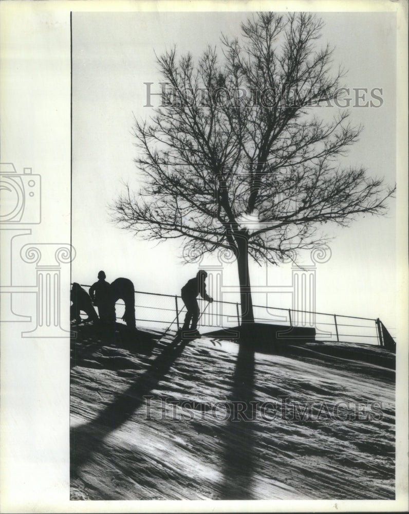 1985 Skiers Sledders Chicago Area Hill  - Historic Images