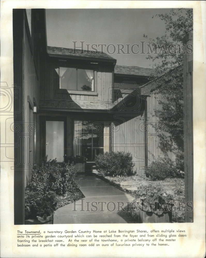 1976 Garden Country Home Lake Barrington - Historic Images