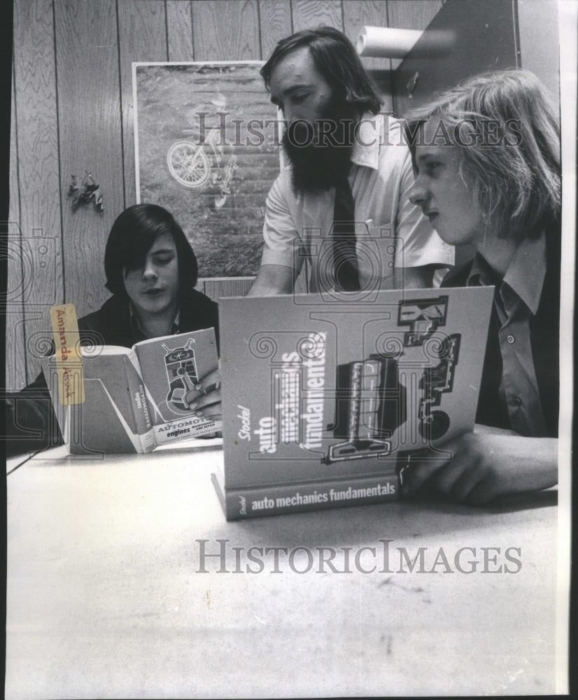 1974 Students Tom Queen Tony Szafranski Bob  - Historic Images