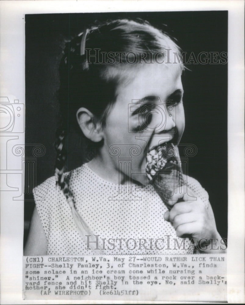 1966 Press Photo Would Rather Lick Than Fight Shelly - RRU79109 - Historic Images