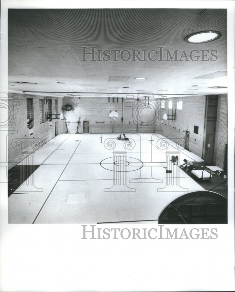 1971 Press Photo LaGrange YMCAs South Gym Dlivk workmen - RRU79167 - Historic Images