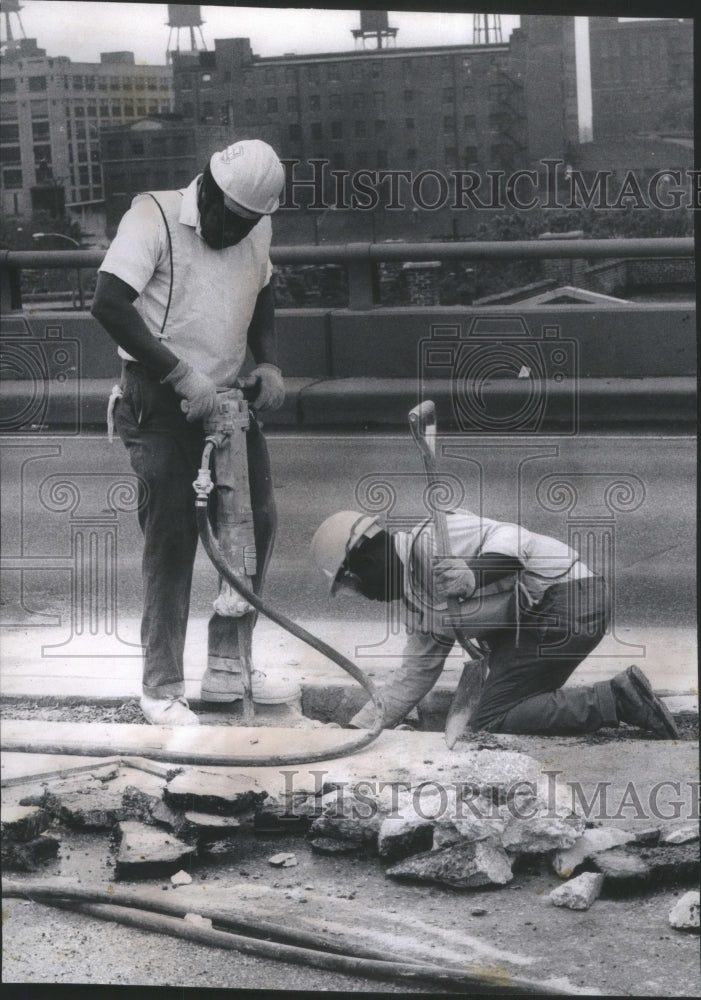 1974 Press Photo Workman repair lanes on Dany Byan - RRU79181 - Historic Images