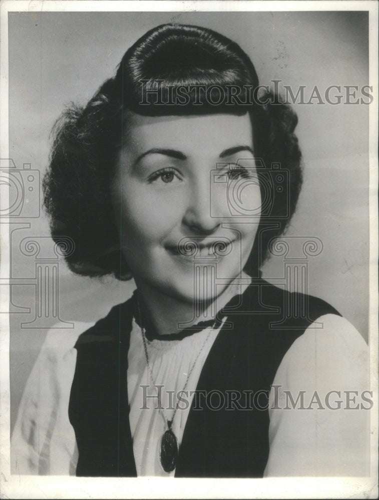 1942 Press Photo Adeline Barrage City Wear Hair City - RRU79359 ...