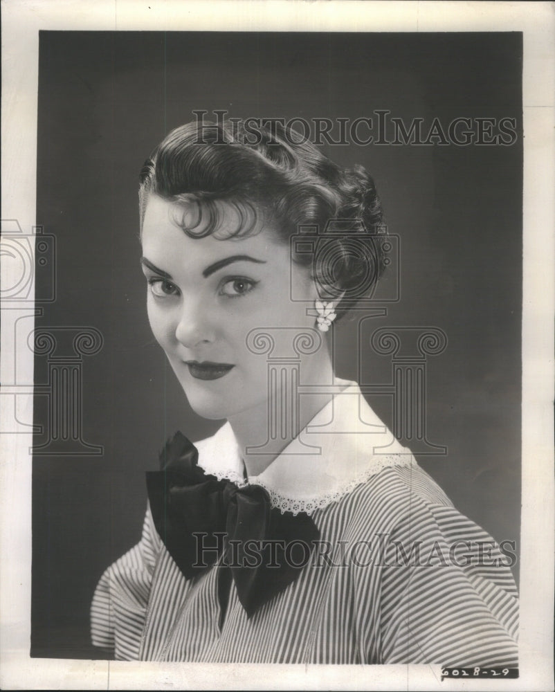 1955 American Girl hairdo rhythmic curls - Historic Images