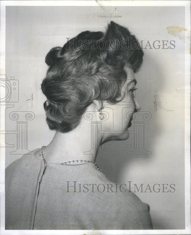 1958 Interest coiffure Rita Bennett modeled - Historic Images