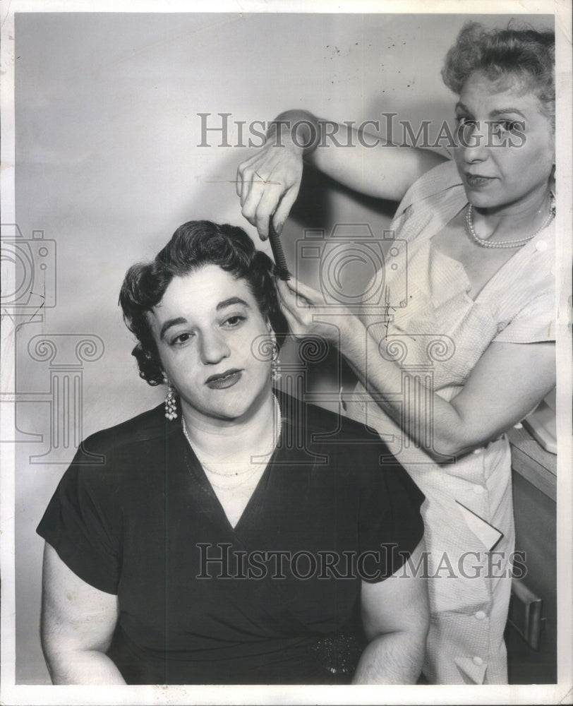 1954 Press Photo Women hair style Betty Mash reducing - Historic Images