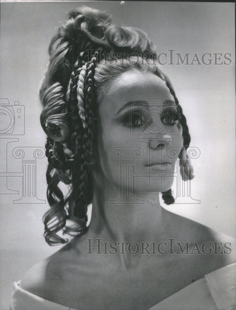 1967 Hair stylist Fredrick Glaser whipped - Historic Images