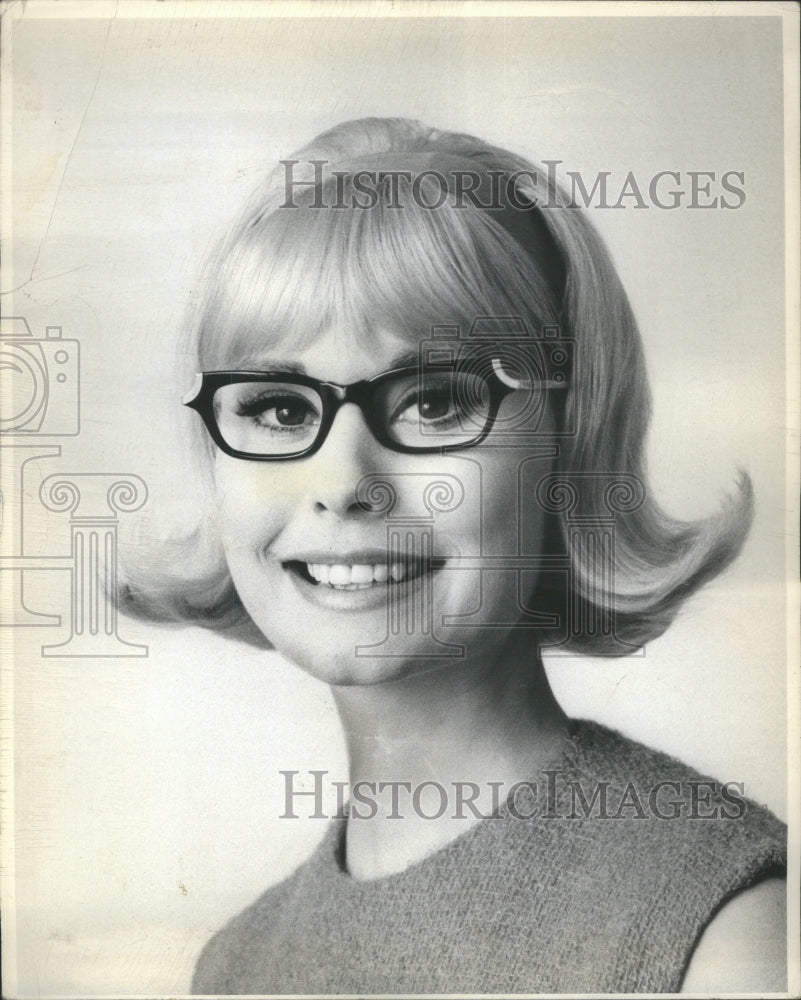 1965 Press Photo Chicago model Judy Newton glasses eyes - Historic Images