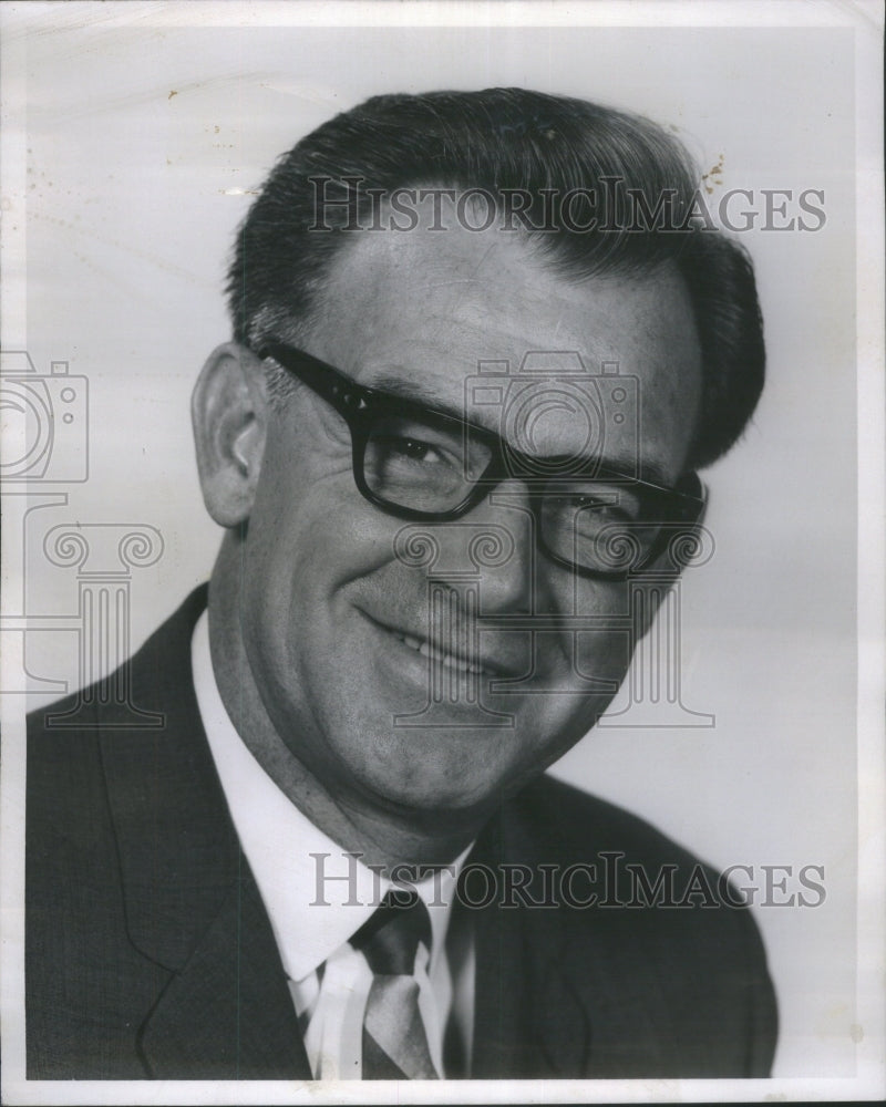 1965 slight slant Reporter frame spectacles - Historic Images