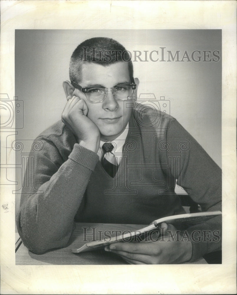 1965 Press Photo Fort Knox style glasses student wears - RRU79723 - Historic Images