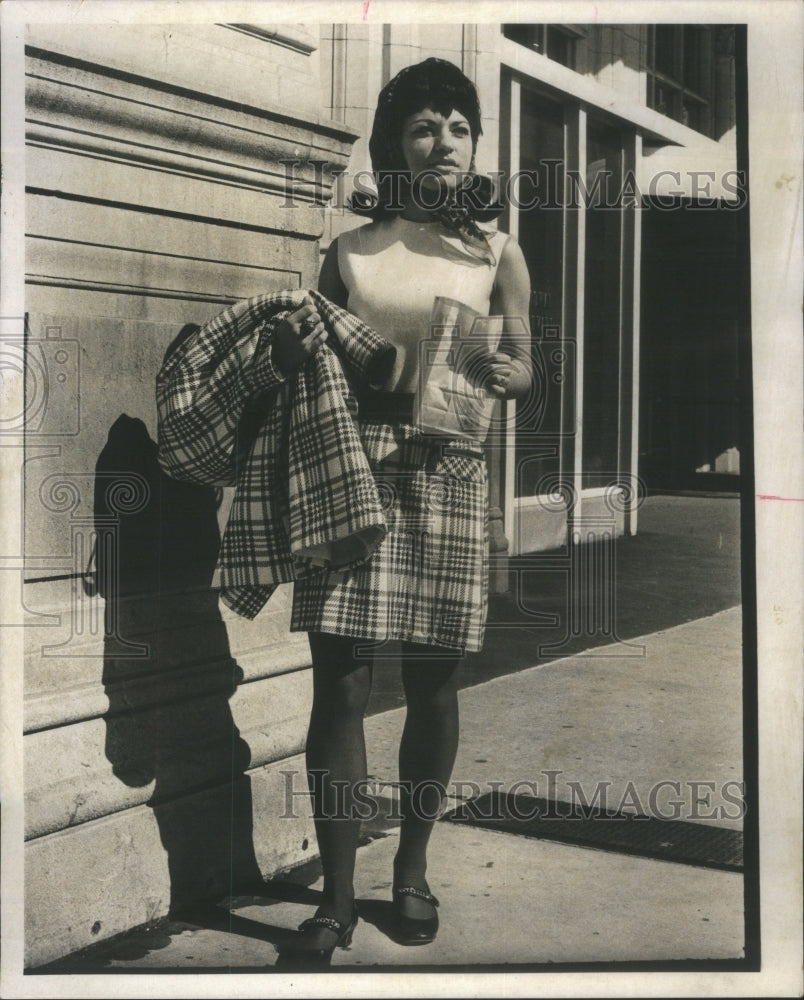 1969 Michigan Avenue miniskirts Winds girl - Historic Images