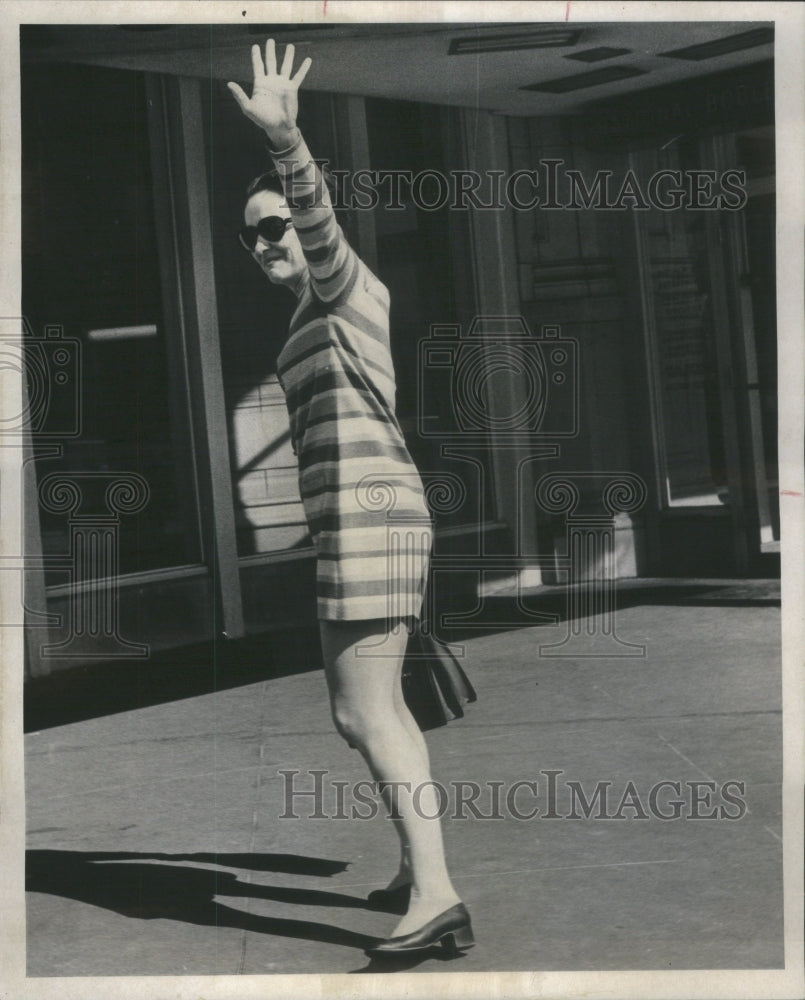 1969, Winds miniskirts Michigan Avenue girl - RRU79839 - Historic Images