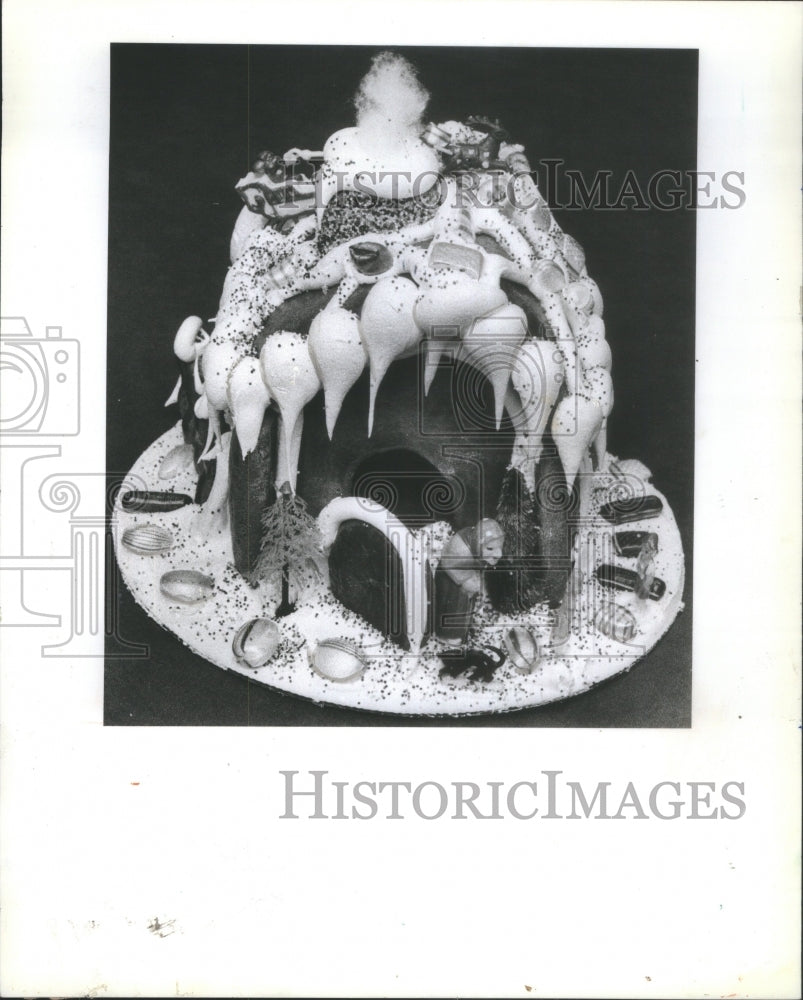 1981 Gingerbread House Gaper Shop Children - Historic Images