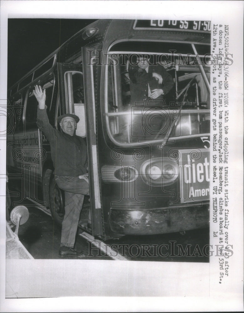 1966 Press Photo Crippling Transit Strike - RRU80175 - Historic Images