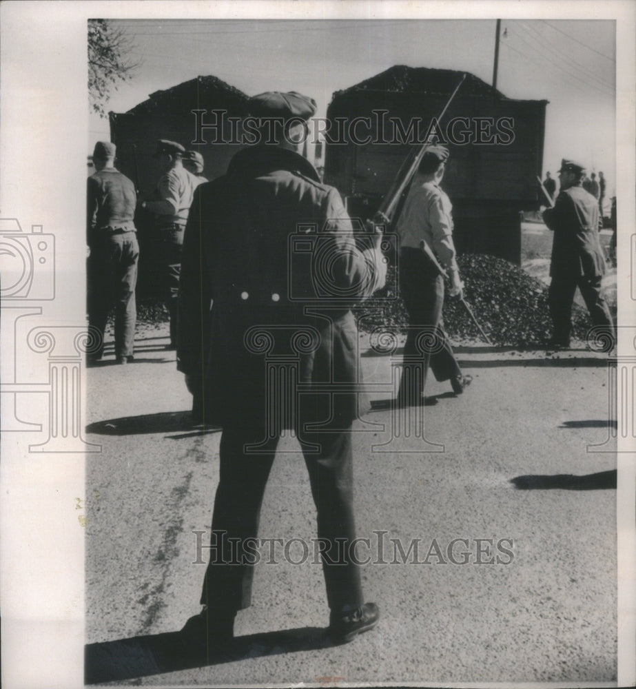 1963 Press Photo Coal Miners Strike Whitewell Tennessee - RRU80383 - Historic Images