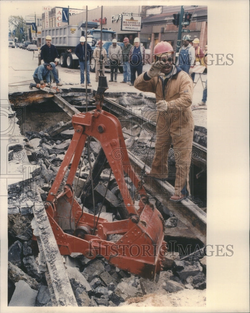 1988, Sanitation Department Richard Gray - RRU80399 - Historic Images