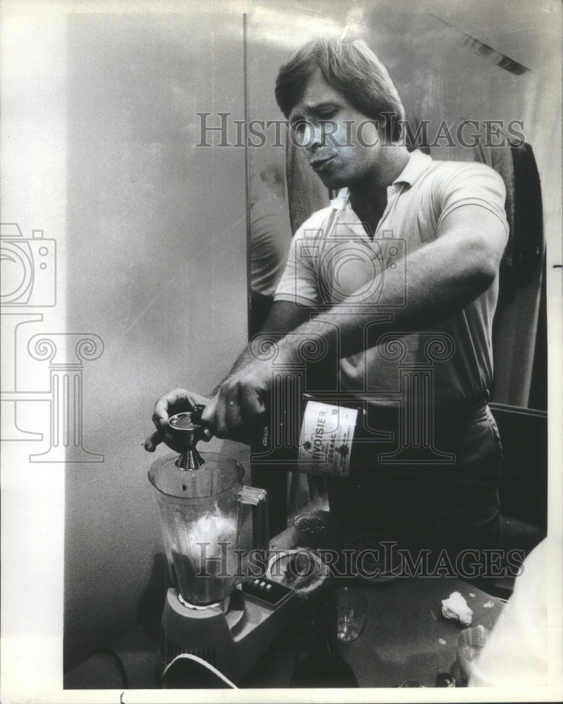 1983 Jim Osborn Bartender Chestnut Street-Historic Images