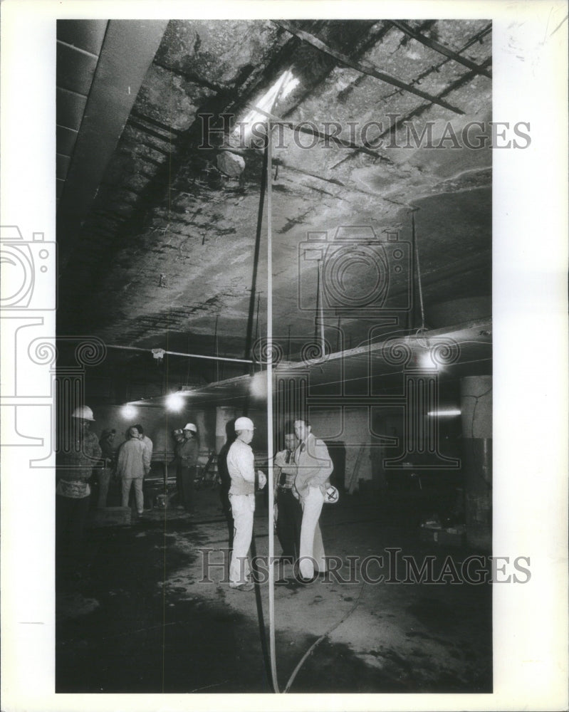 1983 Press Photo STREET HOLES TEMPORARY SUPPORT - RRU80515 - Historic Images