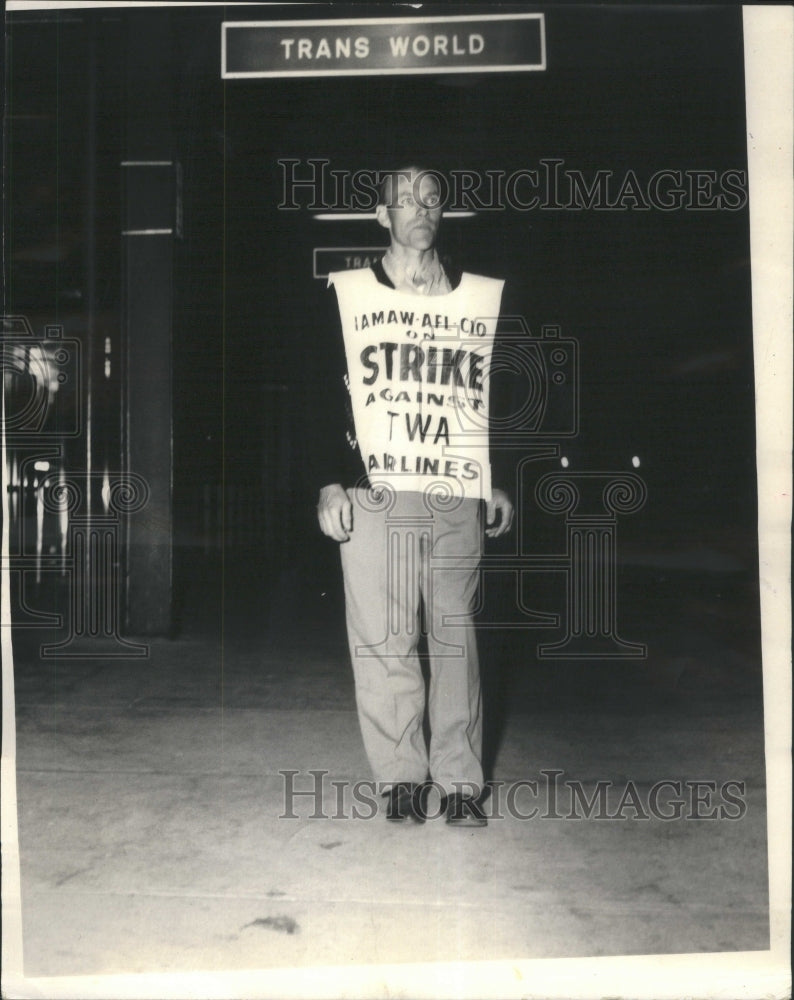 1966 Press Photo Thomas Adams Strike O&#39;Hare Airport - RRU80649 - Historic Images