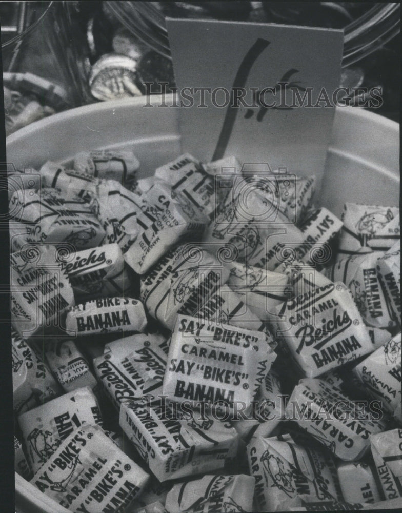 1972 Press Photo Banana Caramel Candies Bucket Full - Historic Images