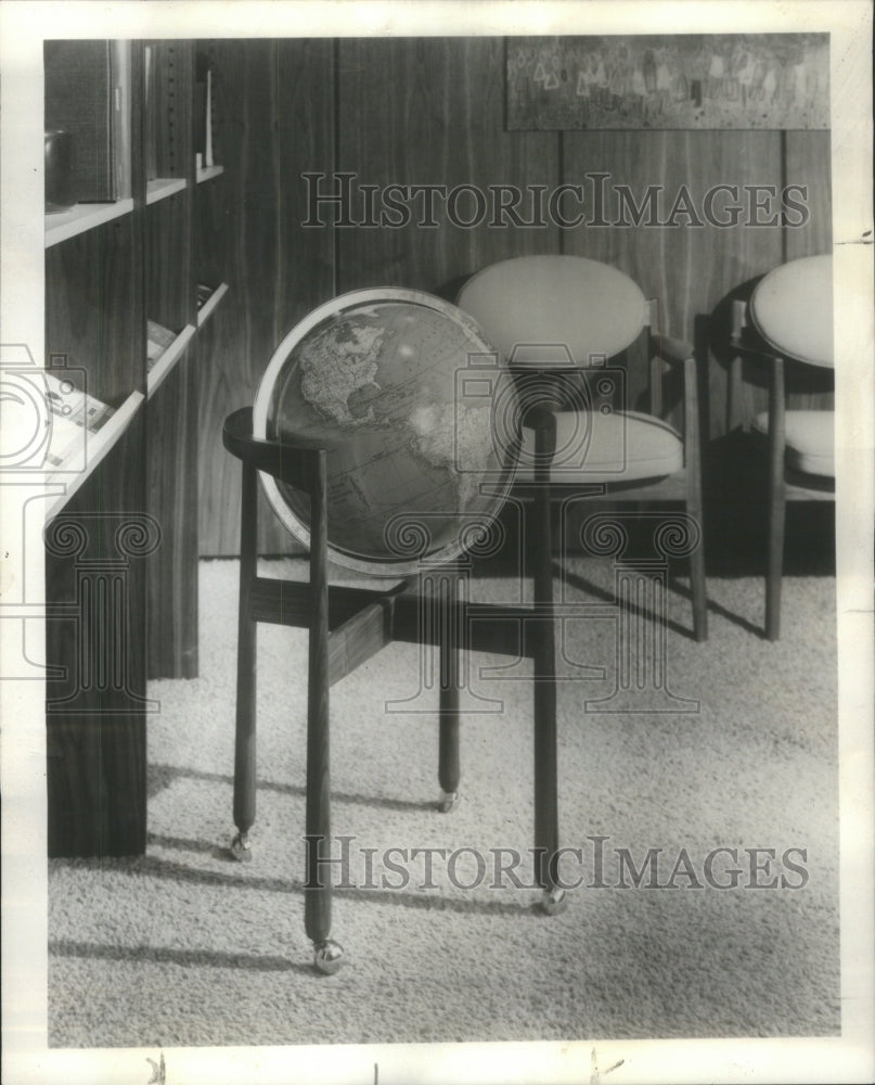 1962 Press Photo World Globe Walnut Frame Jen Rison - Historic Images