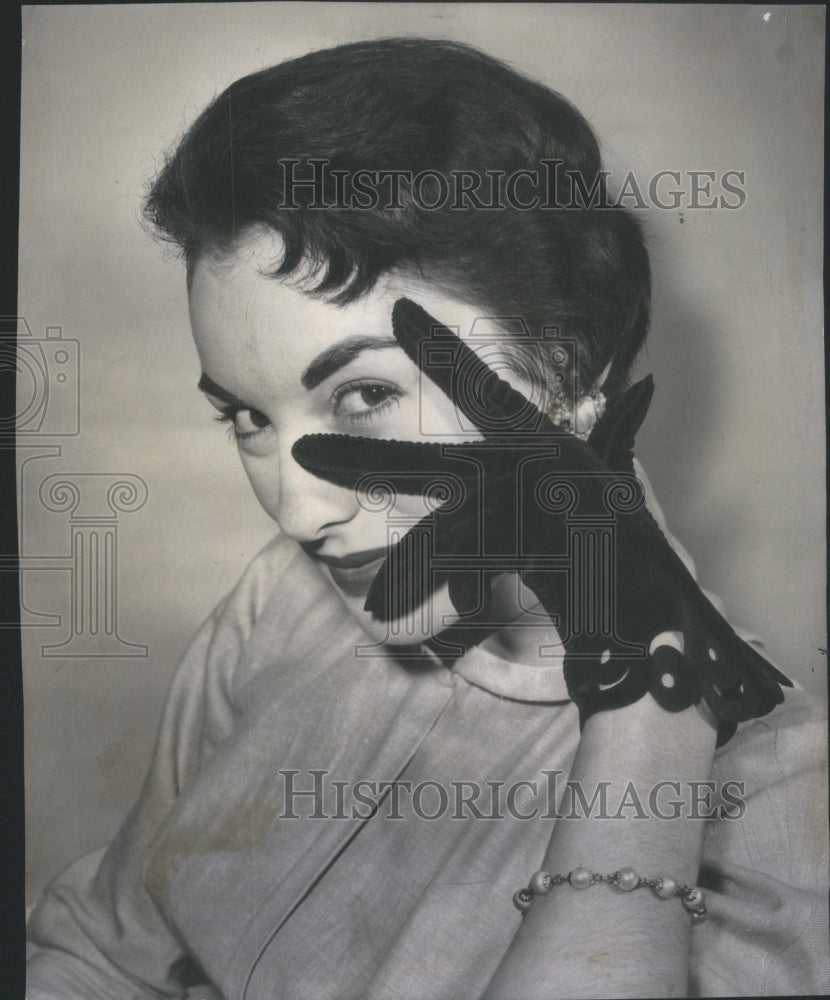 1954 Press Photo Jan Palmer Modeling Fashion Gloves - Historic Images