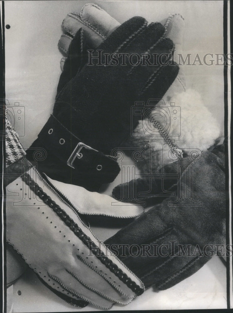 1975 Press Photo Mens Winter Gloves Leather Designs - RRU81253 - Historic Images