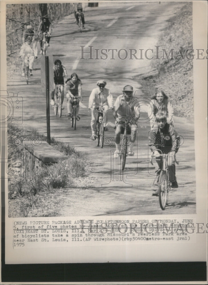 1975 Bicyclists Ride Missouri Peerless Park - Historic Images