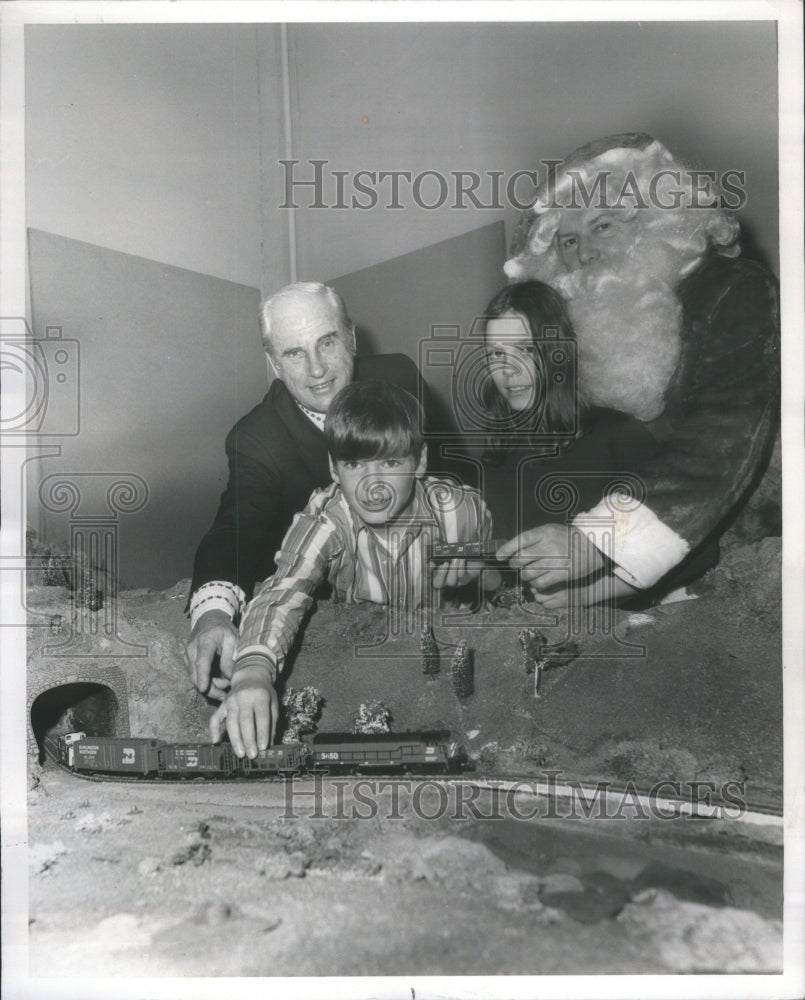 1972 Press Photo Model Railroad Gift &quot;Child City&quot; IL - RRU81869 - Historic Images