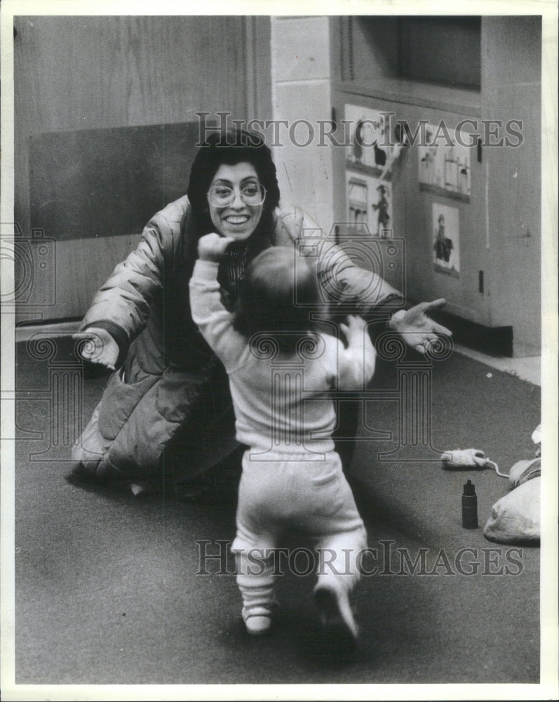 1987 Press Photo Working Mother Child Parkside Daycare - RRU81877 - Historic Images