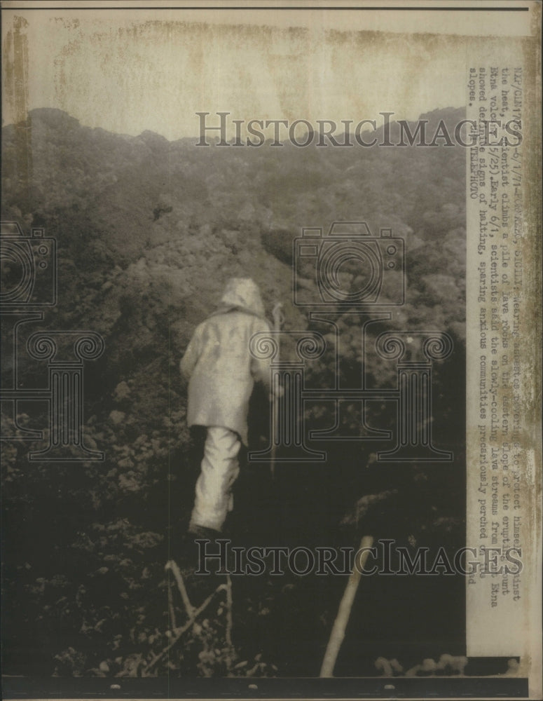 1971 Press Photo Scientist Climbing Lava Rocks Sicily - Historic Images