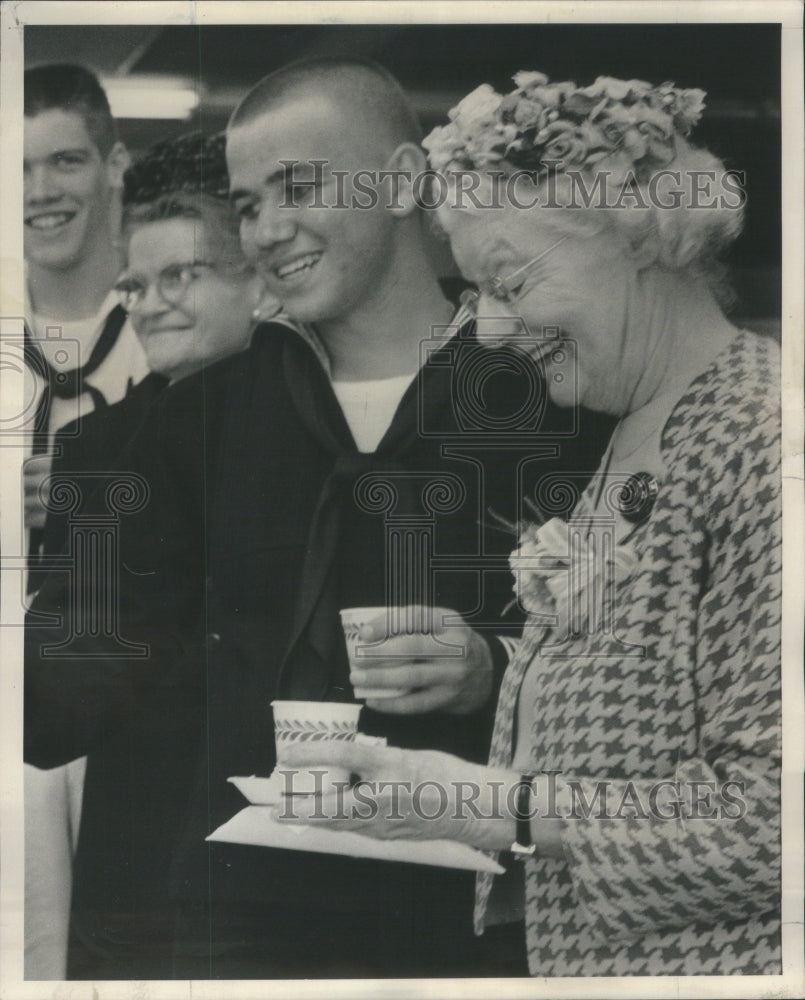 1965 US Navy/USO Center/Proxy Mother/Social-Historic Images