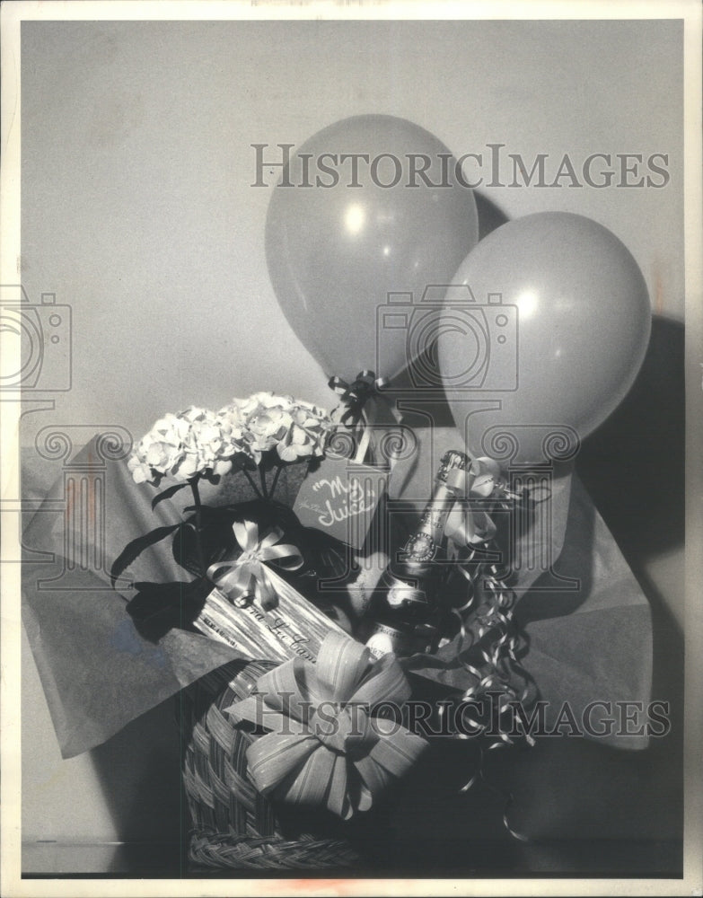 1982 Mother&#39;s Day Brunch Basket/Gift - Historic Images