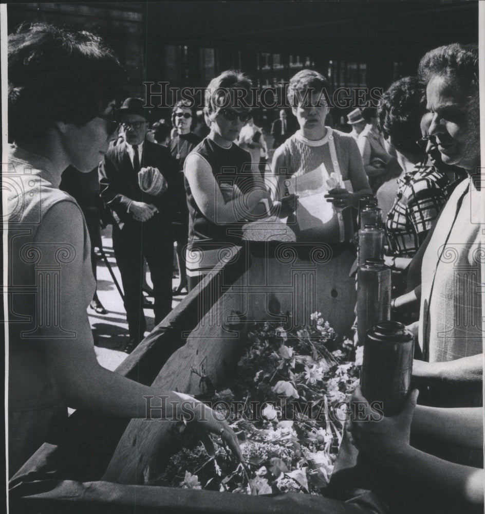 1970 Mother&#39;s Day Vigil  - Historic Images