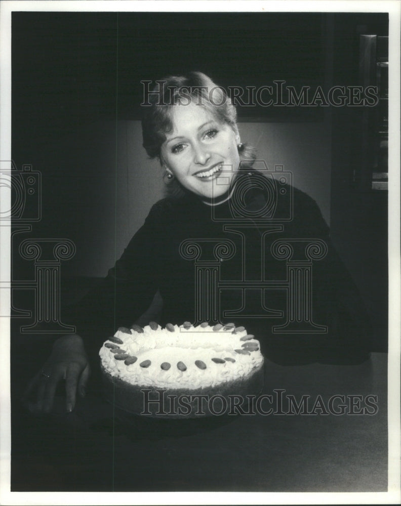 1980 Press Photo Marsha Pener Dessert Shop Owner - RRU82279 - Historic Images