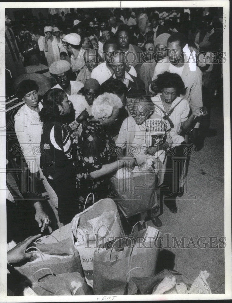 Mount Pisgah Baptist Church Food Giveaway  - Historic Images