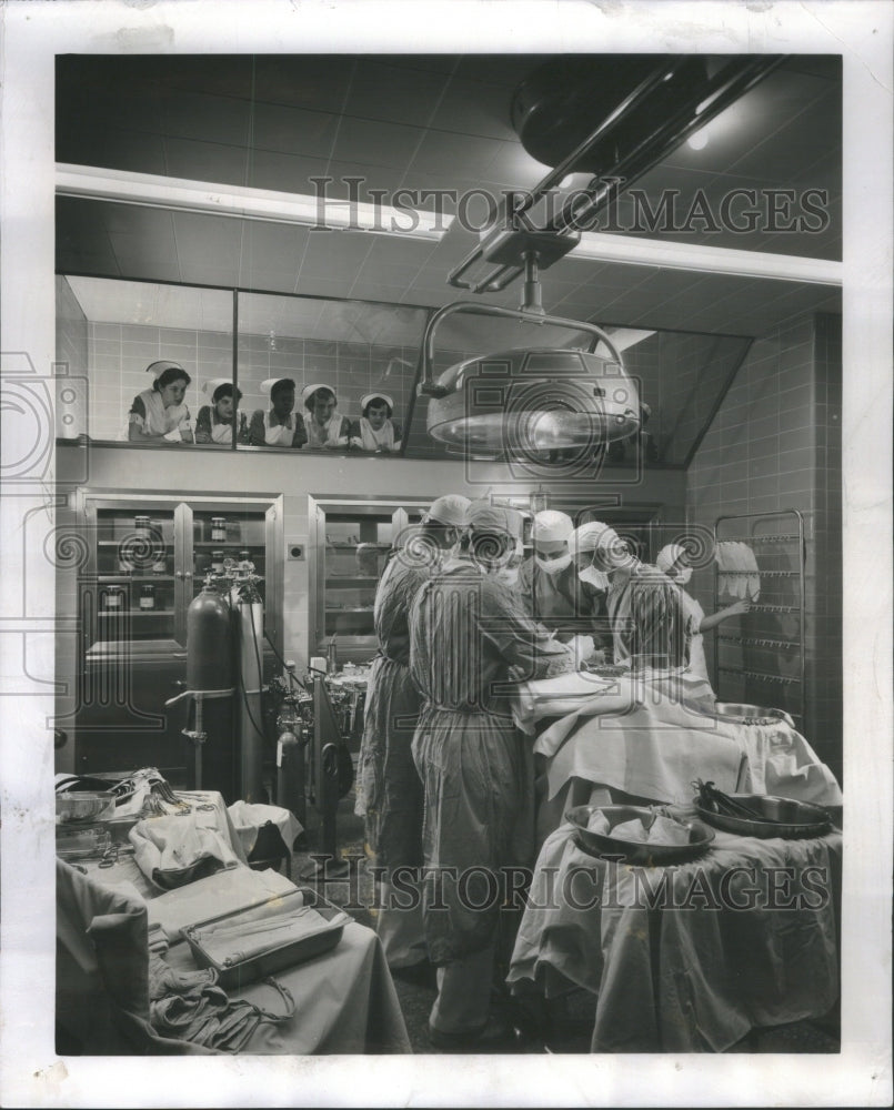 1959 Press Photo Large Operating Room Observation - RRU82345 - Historic Images