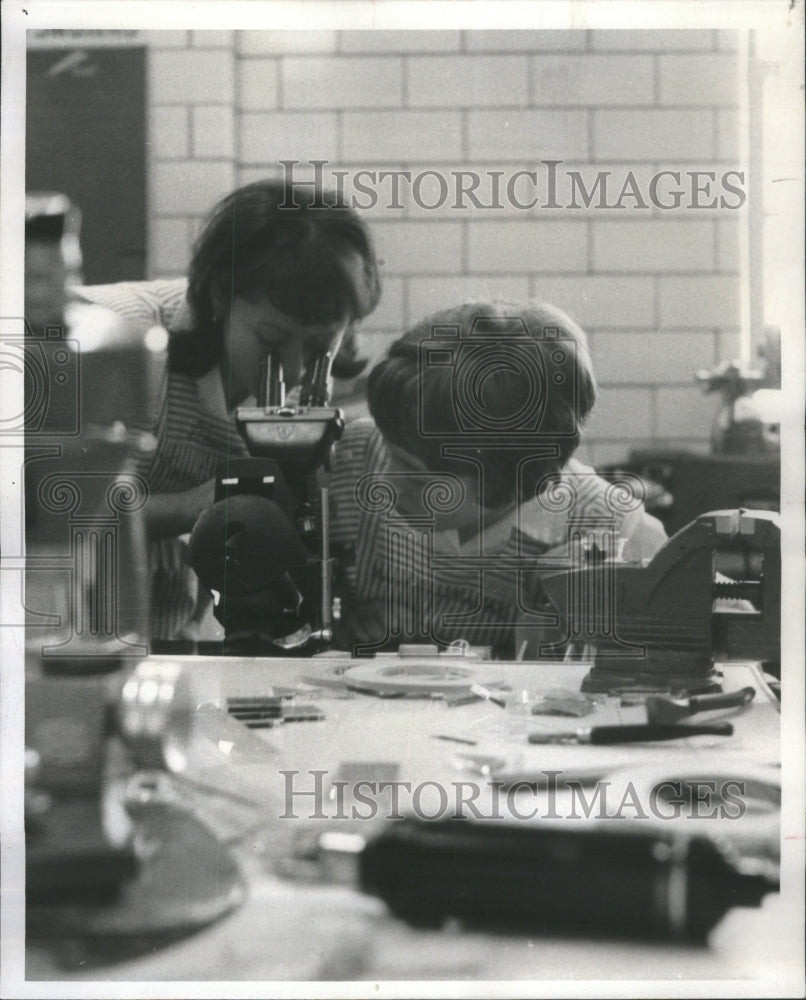 1967 Press Photo Mount Sinai Hospital Pathology Lab - RRU82347-Historic Images