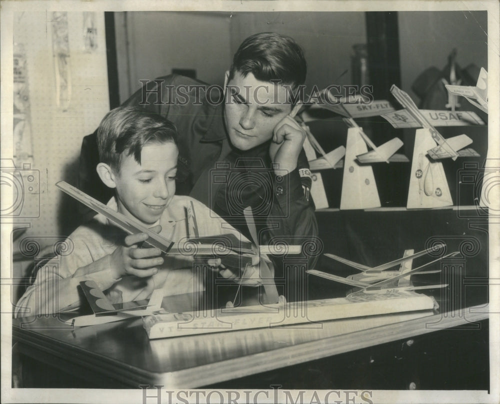 1957 Press Photo Hobby Industry Annual Trade Show IL - RRU82513-Historic Images