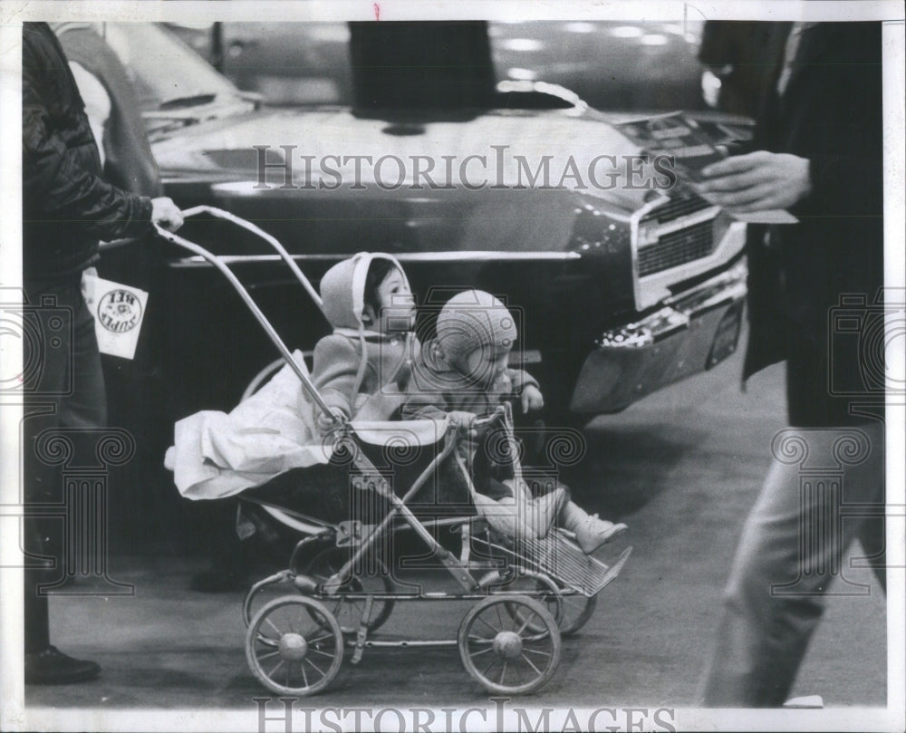 1969 Press Photo Chicago Auto Show - RRU82689 - Historic Images