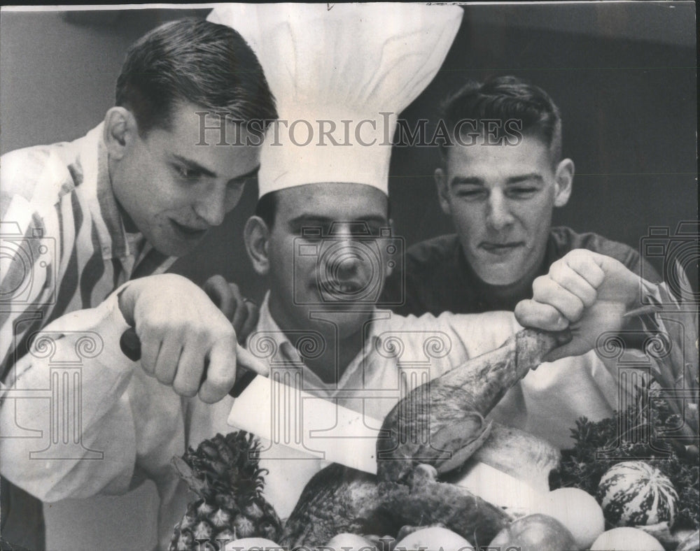 1967 Press Photo Thanksgiving Meal For Veterans - Historic Images