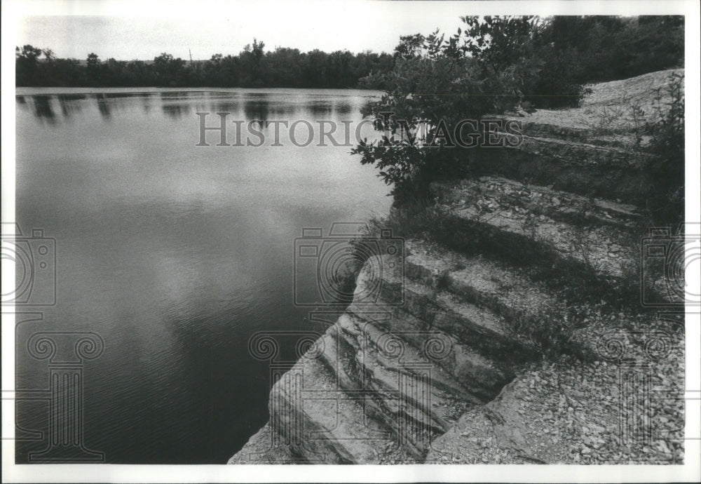 1979 Press Photo Limestone bedrock along side of quarry - Historic Images