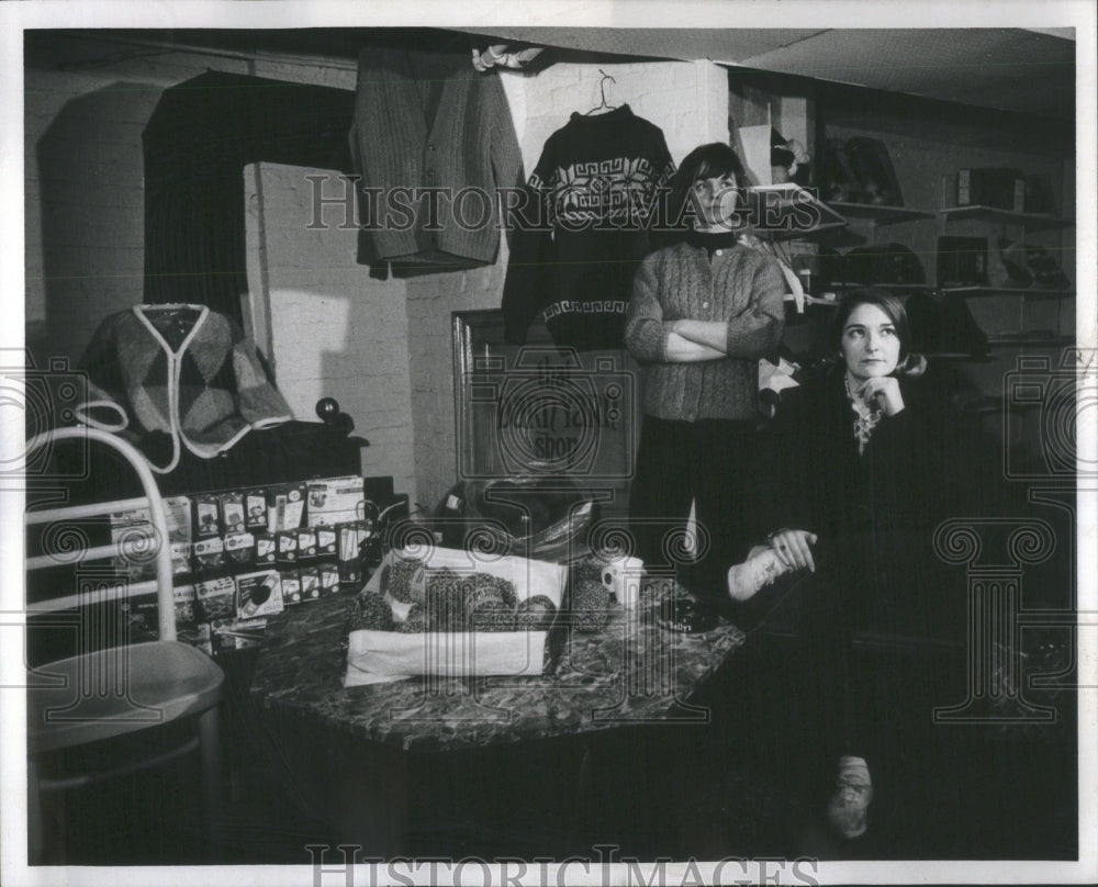 1965 That Darn Yarn Shop-Historic Images