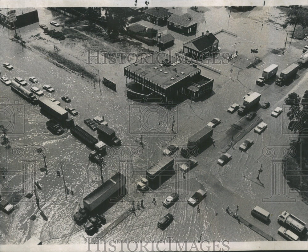 1969 flood at Mannheim &amp; Roosevelt, Chicago-Historic Images