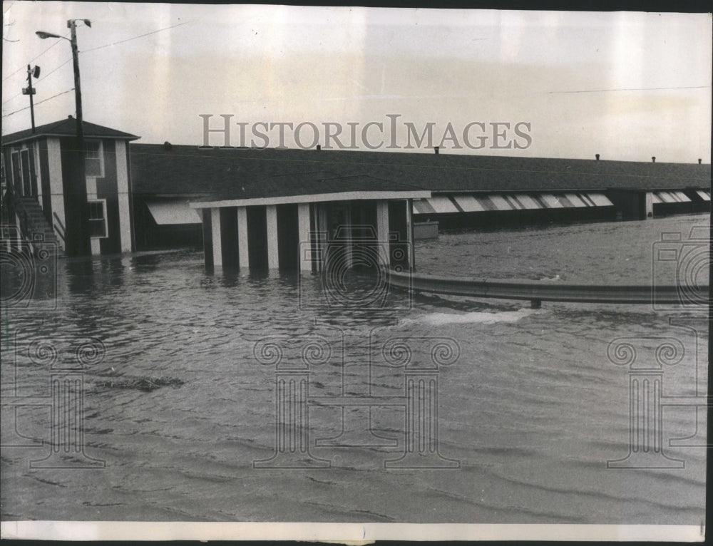 1970 Rain Floods Arlington Park In Chicago - Historic Images