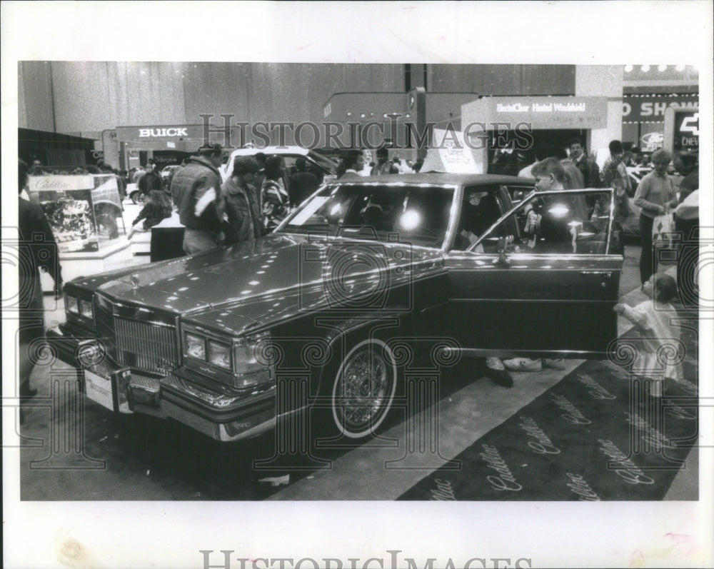 1989 Press Photo Closer look at Cadillac Rrougham - RRU83127 - Historic Images